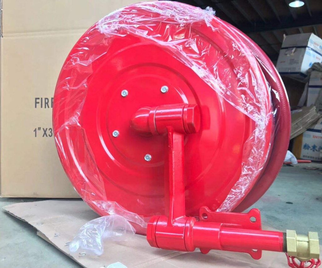 Fixed type fire hose reel in Nairobi Kenya is a first attack piece of fire-fighting equipment ideal for use as a quick-response method by any member of the general public for fighting fires in their early stages. 