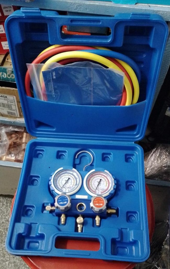 Refrigeration hose, gauge & adaptors, sometimes called HVAC gauges or refrigeration gauges, diagnose and repair refrigerators or cooling systems.